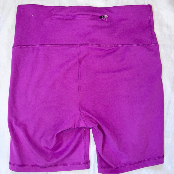 NWOT Women’s Size Medium Reebok Running/Bike Workout Shorts - Picture 4 of 8